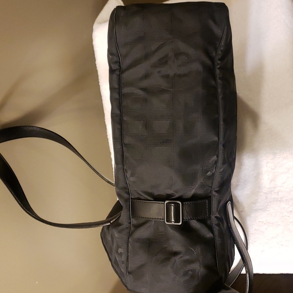 Chanel tote - Picture 12 of 17